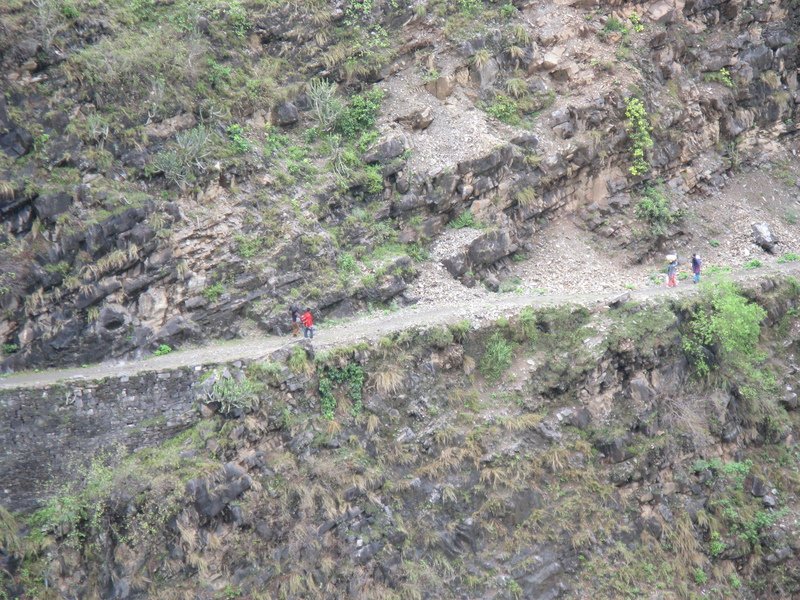 [Photograph: Trail above the Alaknanda]